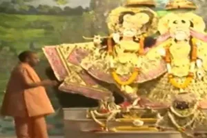 मथुरा: मुख्यमंत्री योगी ने ब्रज के मंदिरों में किये दर्शन, प्रदेश की खुशहाली की कामना