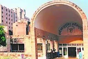 एसजीपीजीआई में आश्वासन के बाद क्रमिक अनशन कर रही नर्सों ने उठाया यह कदम, एनएसए ने दी चेतावनी