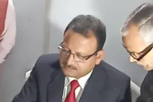 उन्नाव: दलालों की सक्रियता पर डीएम ने सीएमएस को लगाई फटकार, कहा- चिहिन्त कर उन्हें पुलिस को सौंपे