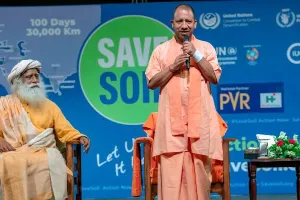 सद्गुरु के “मिट्टी बचाओ अभियान” में मुख्यमंत्री योगी हुए शामिल, कहा- धरती हमारी माता है और हर एक को है इसे बचाना