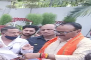 लखनऊ: राजकीय चिकित्सा महाविद्यालयों में तैनात आउटसोर्सिंग स्वास्थ्य कर्मचारियों ने उप मुख्यमंत्री से मिल कर रखी यह मांग