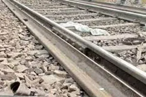 गोंडा: ट्रेन से कटकर नानी और नाती की दर्दनाक मौत, परिजनों में कोहराम