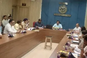 दुर्घटना बाहुल्य चौराहों को ब्लैक स्पॉट के रूप में चिन्हित कर लगाएं संकेत चिन्ह: कमिश्नर