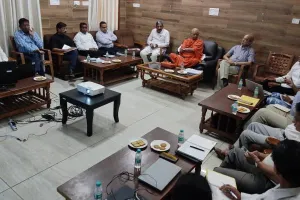 दानदाताओं के भाव में कमी नहीं, लेकिन कुछ गल्तियां कर देते हैं: गोविंद देव गिरी