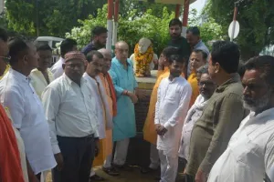 अयोध्या: बलिदान दिवस पर भाजपाइयों ने डॉ. श्यामा मुखर्जी को किया याद