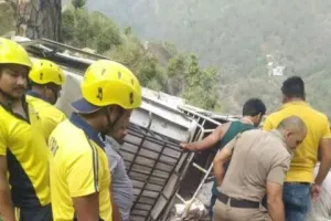 उत्तराखंड: टिहरी में यूटिलिटी खाई में गिरने से पांच की मौत, तीन घायल
