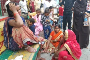 पीलीभीत: मेला जा रहे श्रद्धालुओं से भरी ट्रैक्टर ट्रॉली पलटी, एक की मौत, नौ घायल