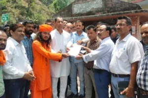 उत्तराखंड: बदहाल सड़कों को लेकर गरजे ओखलकांडा के ग्रामीण, बोले- खोखले वादे और गुमराह कर वोट तो ले लिया सुध कभी नहीं ली