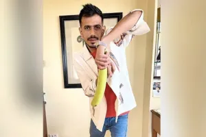 युजवेंद्र चहल ने लौकी के साथ शेयर की फोटो, युवराज सिंह ने किया मजेदार कमेंट