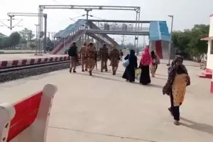 सीतापुर: अग्निपथ योजना के प्रदर्शन को लेकर रेलवे स्टेशनों पर अलर्ट जारी, ट्रेनें भी गई खंगाली