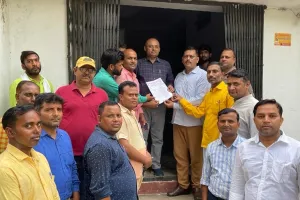 अयोध्या: बिना ट्रेनिंग फीडिंग कार्य को लेकर शिक्षकों ने शिक्षा निदेशक को दिया ज्ञापन