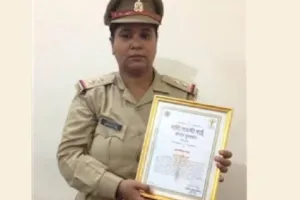 कानपुर में महिला दरोगा का शर्मनाक कांड, व्यापारियों से मांगी रिश्वत, धरी गई