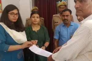 अयोध्या: पावर कार्पोरेशन निविदा संविदा कर्मचारी संघ ने अतिरिक्त मजिस्ट्रेट को सौंपा ज्ञापन