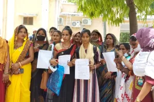 बहराइच: मांगों को लेकर बीसी सखी महिलाओं ने किया प्रदर्शन, जिलाधिकारी को सौंपा ज्ञापन