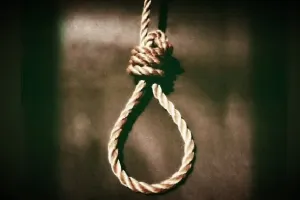 लखनऊ : सिपाही ने पत्नी की हत्या कर फंदे पर लटकाया शव, मुकदमा दर्ज