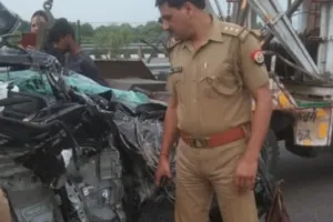 उन्नाव: एक्सप्रेस वे पर हुआ दर्दनाक हादसा, एक परिवार के चार लोगों की मौत