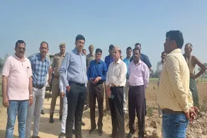 संभल : अमृत सरोवर तालाबों के किनारे लगाएं पौधे-डीएम