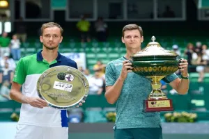Halle Open 2022 : डेनिल मेदवेदेव को हराकर Hubert Hurkacz ने जीता हाले ओपन का खिताब