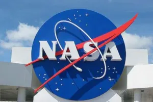 नासा ने चंद्रमा से लाई धूल और तिलचट्टों पर किया दावा, कहा- इनकी नीलामी करने का किसी को कोई अधिकार नहीं