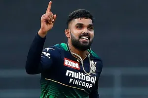 हमें अपनी गेंदबाजी और बल्लेबाजी को एक ही स्तर पर लाना होगा : वानिंदु हसरंगा