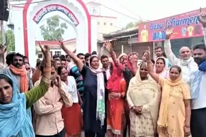 रामपुर : प्रेमिका के परिजनों ने की युवक की गला दबाकर हत्या, कौशांबी में पेड़ से लटका मिला शव!