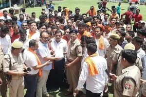 मुरादाबाद : ‘धर्म के नाम पर दंगा कराने वालों पर हो कार्रवाई’, हिंसा के विरोध में बजरंग दल और विश्व हिंदू परिषद के कार्यकर्ताओं ने किया प्रदर्शन