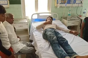 बरेली: गाड़ी की छत पर बैठकर कांवड़ लेने जा रहा युवक तारों से उलझकर नीचे गिरा, हुआ घायल