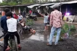 Video : वर्षों ने नहीं बनीं जर्जर सड़क, गड्‌ढे में बनाया गोवा का बीच, फिर किया छमा छम डांस