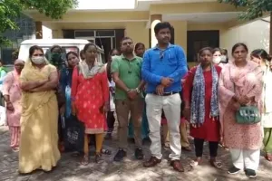 बरेली: UPNHM संविदा कर्मचारी संघ ने लगाए ये गंभीर आरोप, अपर निदेशक को सौंपा ज्ञापन