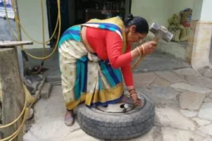 हल्द्वानी: रामगढ़ की कमला का जवाब नहीं…पंक्चर हो या गाड़ी की सर्विस, सब बाएं हाथ का खेल