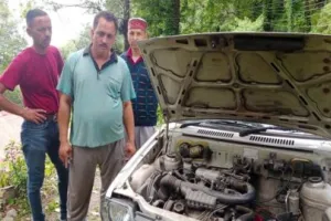 सोती रह गई नैनीताल पुलिस, 18 कारों की बैटरी ले उड़े चोर