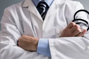 रुद्रपुर: वरिष्ठ फिजिशियन की चारधाम में ड्यूटी, मरीज हुए बेहाल