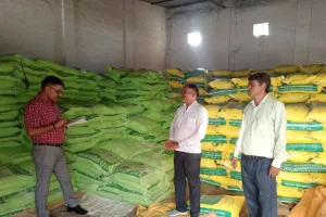 बहराइच : खाद की दुकानों में हुई बड़ी छापेमारी, गड़बड़ी मिलने पर जानिए किसका लाइसेंस हुआ निलंबित