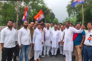 बहराइच: MLA की अगुवाई में लखनऊ के लिए रवाना हुए अपना दल के कार्यकर्ता, पार्टी संस्थापक की जयंती में होंगे शामिल