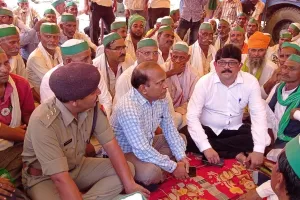 बहराइच : एसडीएम और सीओ ने समाप्त कराया भाकियू का धरना, मानी सभी मांगे