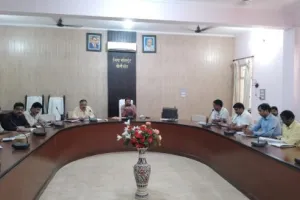 पीलीभीत: डीएम ने की संचारी रोग नियंत्रण अभियान की समीक्षा, शत-प्रतिशत काम करने के दिये निर्देश