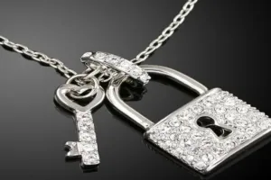 बरेली: पुस्तकालय के दरवाजों पर लगा ताला पाठकों के अरमानों पर लगा रहा जंग