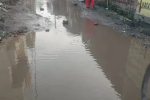 बरेली: कांवड़ियों के गुजरने वाले मार्गों पर गड्ढे और जलभराव