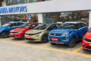 टाटा मोटर्स ने ग्राहकों को दिया झटका, वाहनों के बढ़ाए दाम