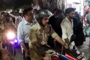 मथुरा: आखिर क्यों एसएसपी-डीएम को बैठना पड़ा एक ही बाइक पर?, जानें पूरा मामला