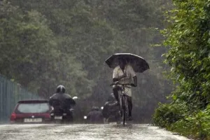 केरल में भारी बारिश, 11 जिलों में जारी येलो अलर्ट
