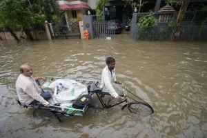 Heavy Rain: भारी बारिश से हाहाकार, गंगानगर शहर में स्थिति बिगड़ी, मदद के लिए सेना पहुंची