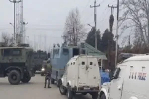 पुलवामा में चेकपोस्ट पर चेकिंग के दौरान सुरक्षाबलों पर आतंकी हमला, एक जवान शहीद