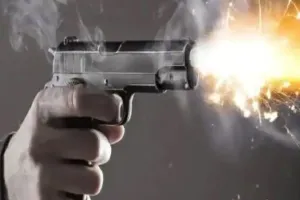 लखीमपुर-खीरी: फायर किया, बच गया तो तमंचे की बट युवक के सिर पर मारी, घायल