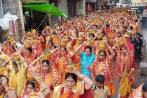 शाहजहांपुर में ऐतिहासिक कलश यात्रा में उमड़ीं भोले बाबा की हजारों महिला भक्त