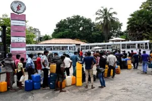 Sri Lanka Crisis : श्रीलंका में ऊर्जा मंत्री ने की नई पहल, गंभीर आर्थिक संकट के बीच अब ‘पास’ से मिलेगा वाहन ईंधन