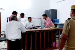 बहराइच : डीएम ने अभिलेखों का किया निरीक्षण, दिए निर्देश