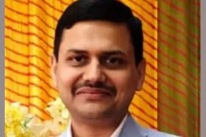 योगी सरकार का फैसला, IAS अफसरों के ट्रांसफर को किया निरस्त, वाराणसी के DM बने रहेंगे कौशलराज शर्मा