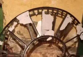 मिर्जापुर : ऐतिहासिक घंटाघर पर गिरी आकाशीय बिजली