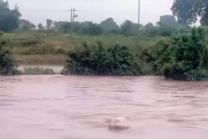 भारी बारिश से 13 पुलों में भरा पानी, कई गांवों में यातायात हुआ ठप